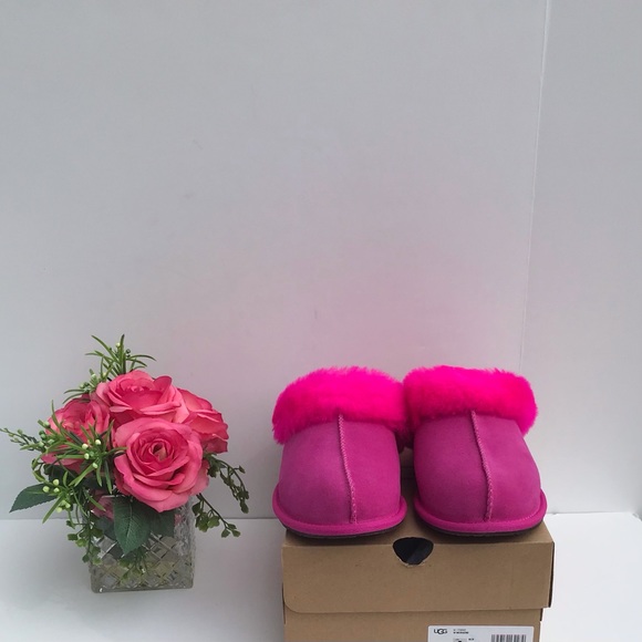 UGG Moraene Slippers - Picture 5 of 12